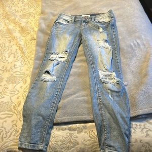 Woman’s Daytrip destroyed skinny jeans